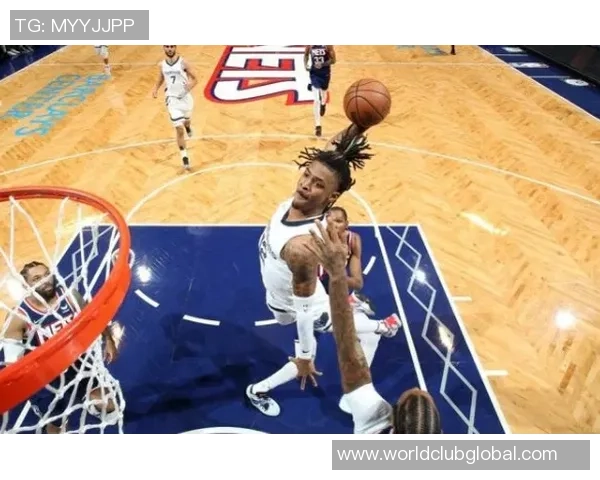 文班亚马首场比赛表现抢眼五次盖帽加隔扣字母哥引发热烈讨论